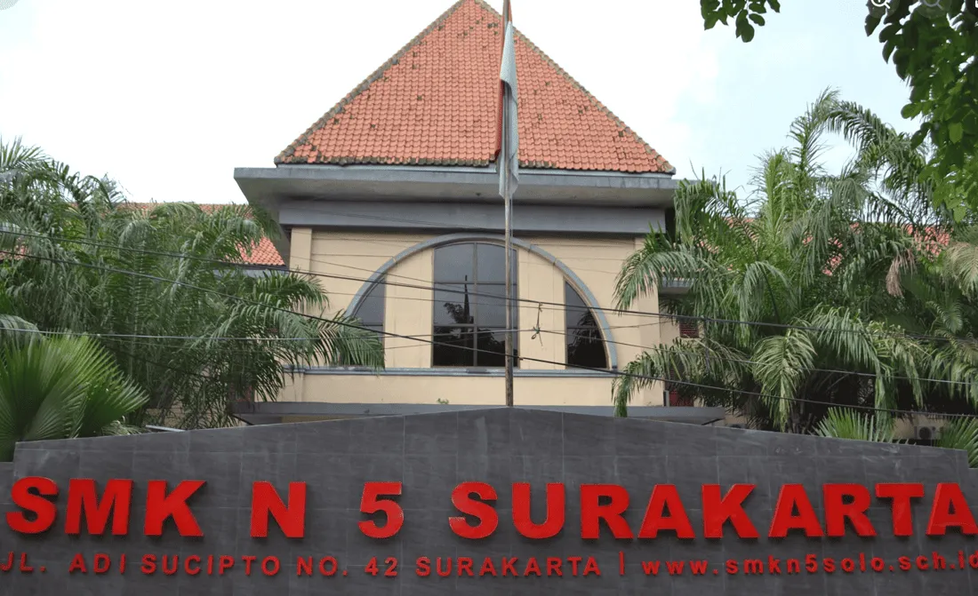 smk 5 solo dari depan
